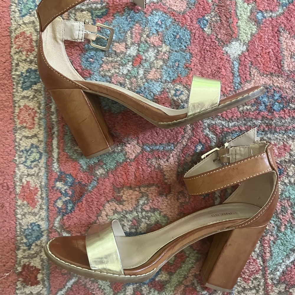 Express women’s gold and brown strappy heeled sandals size 6